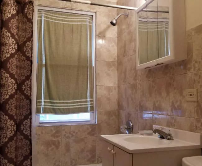 Building Photo - Updated 3-Bedroom Home in South Chicago – ...