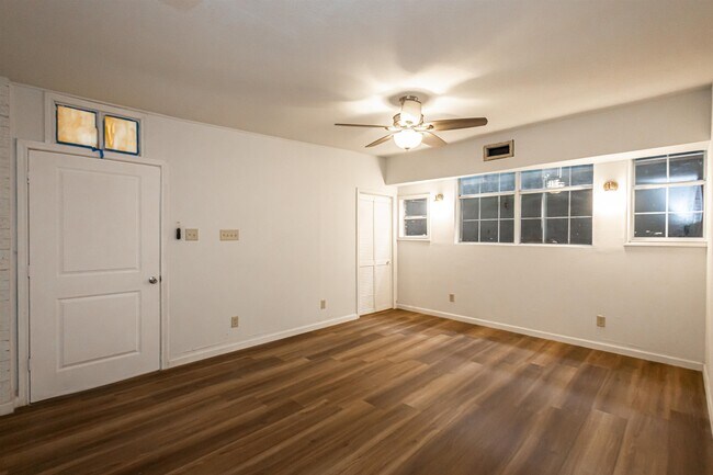 Building Photo - 1420 Corpus Christi St