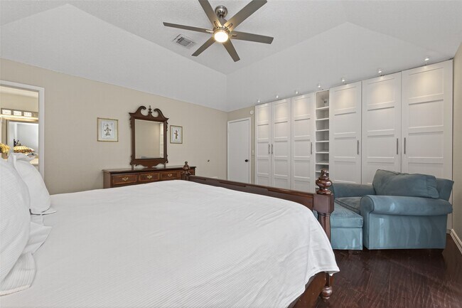 Building Photo - 35 Sheep Meadow Pl