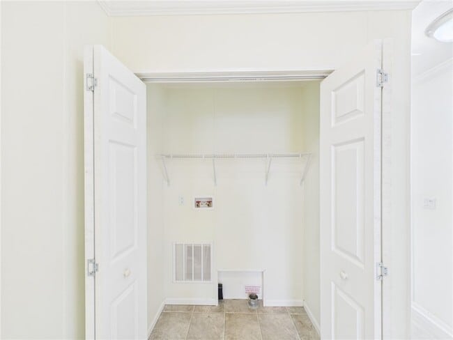 Building Photo - 310 Pineapple St