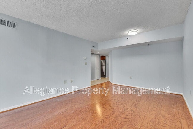 Building Photo - 1001 N Randolph St