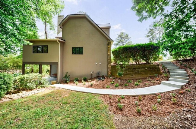 Building Photo - 459 Atlanta Country Club Dr