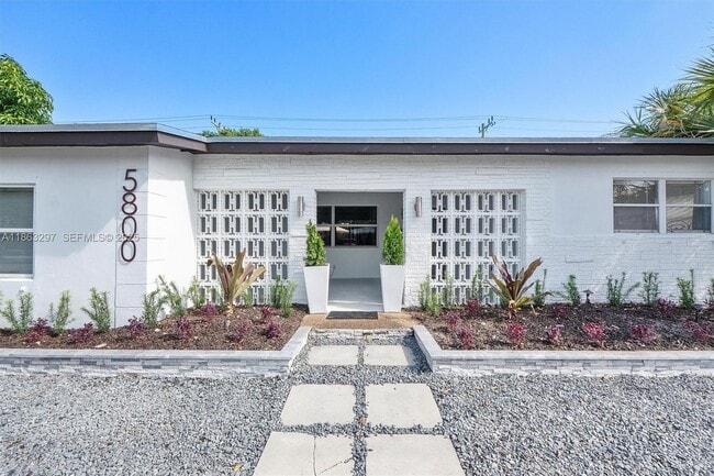 Building Photo - 5800 NE 18th Ave