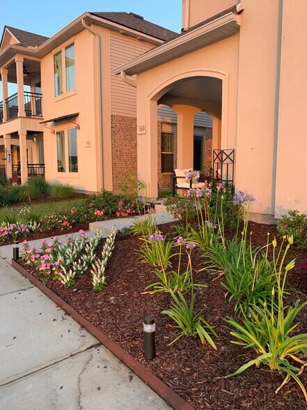 Building Photo - 789 Pelican Bay Dr