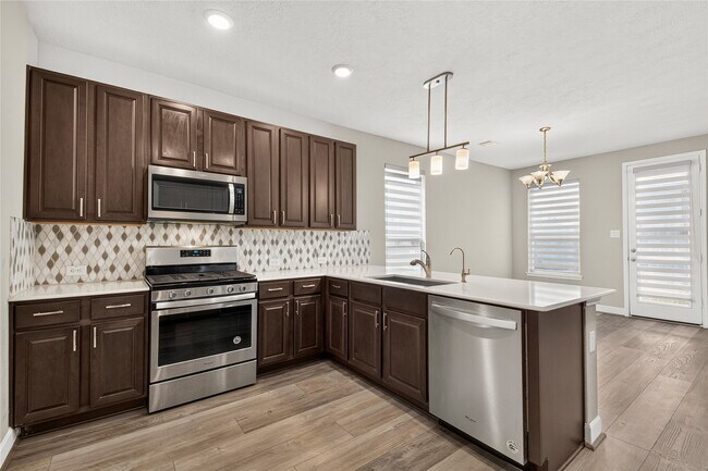 Building Photo - 10214 Pinewood Fox Dr