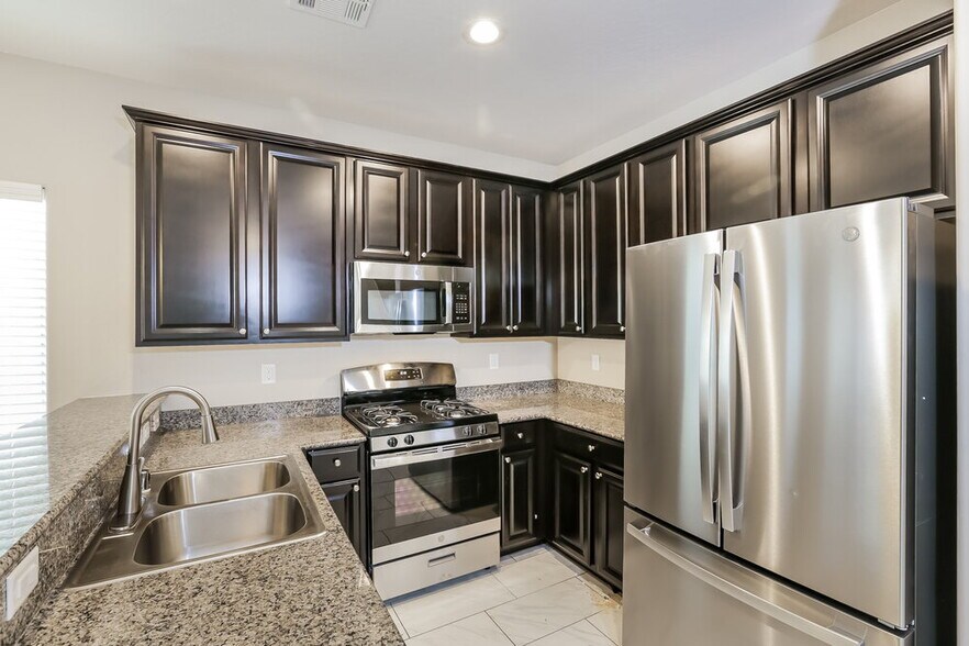 Building Photo - 7708 Twirling Yarn Ct