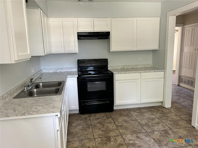 Building Photo - 1409 Calle Nogal