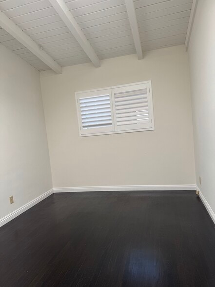 Building Photo - 2215 W 237th St