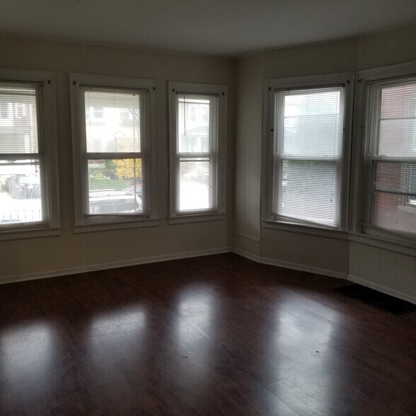 Building Photo - 576 Potomac Ave