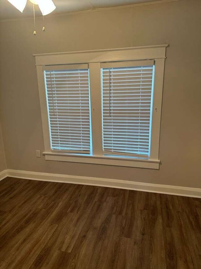 Building Photo - Beautiful 1 bedroom 1 bath bedroom bungalo...