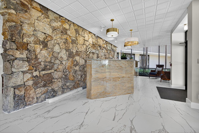 Building Photo - 336 Golfview Rd