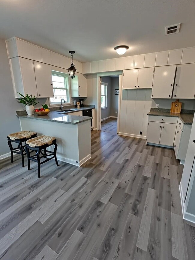 Building Photo - 1220 Walnut St