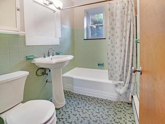 Building Photo - 2432 East Ave