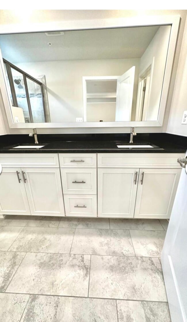 Building Photo - 822 Teacher Mitchell Rd