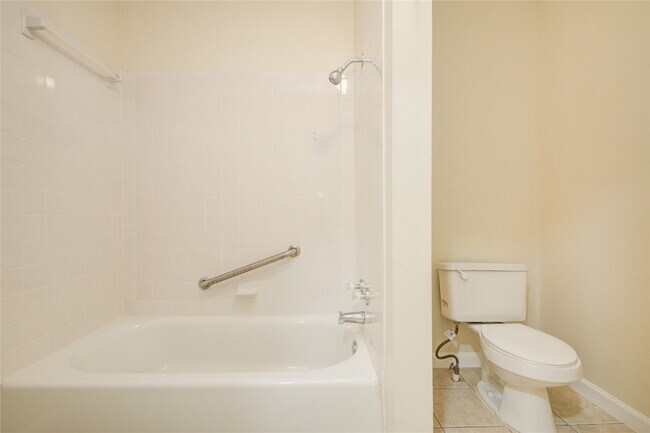 Building Photo - 804 Chickasaw Dr