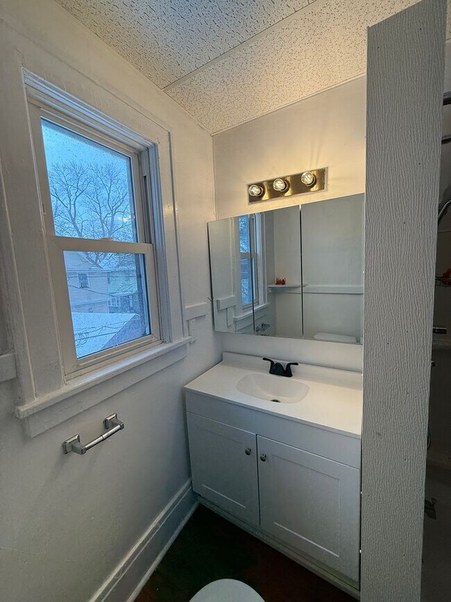 Building Photo - 27 Carthage Dr