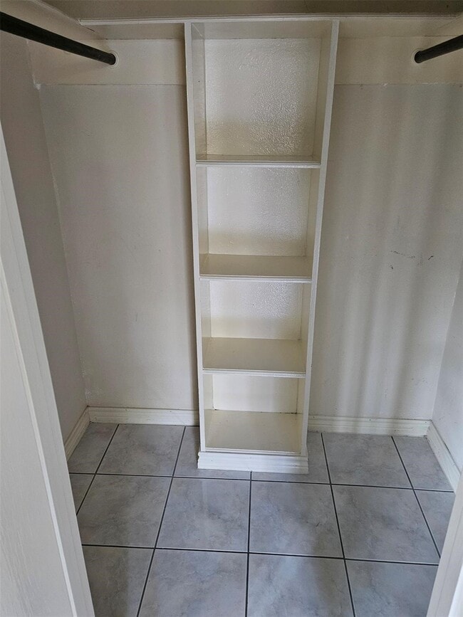 Building Photo - 7900 Westheimer Rd