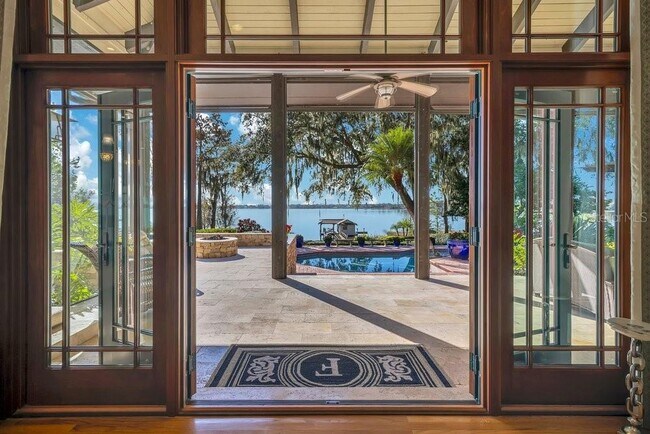 Building Photo - 10577 Down Lakeview Cir