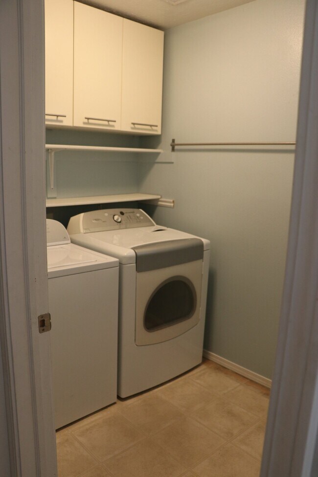Building Photo - 209 Interlochen Ln