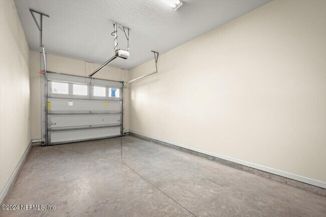 Building Photo - 215 Richmond Dr