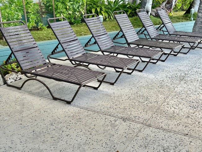 Building Photo - Tropic Seas one bdrm., one bath apartment, Oceanfront property, by Diamond Head and Kapiolani Park!