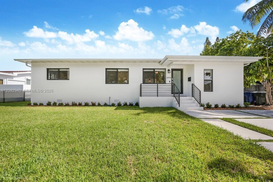 Building Photo - 5970 SW 16th St