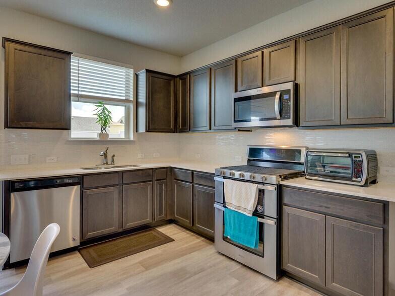Building Photo - 7700 Dylan Dr
