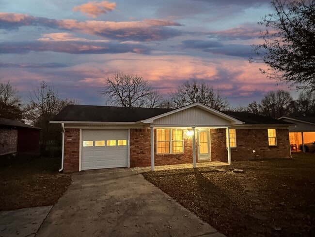 Building Photo - 4708 Pinson Dr