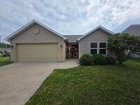 Building Photo - LINDBERGE VILLAGE COZY 3BR/2BA