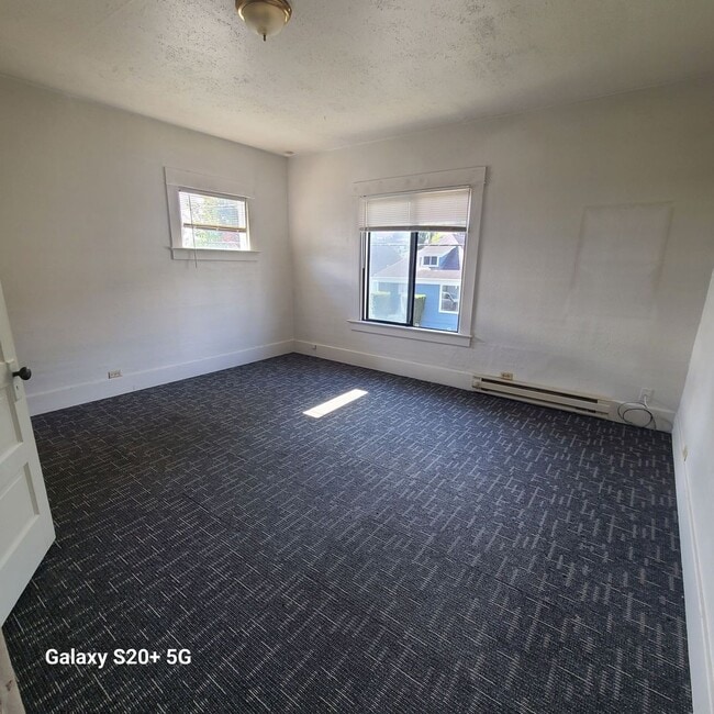 Building Photo - 626
