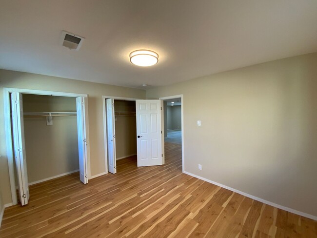 Building Photo - Beautifully Remodeled 3 Bedroom Single Sto...