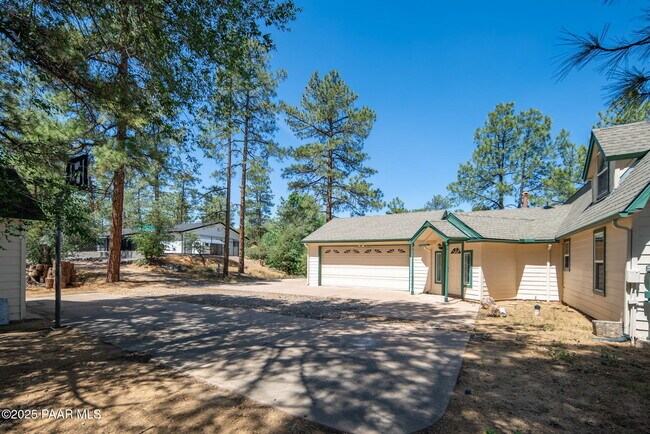 Building Photo - 847 Clubhouse Dr