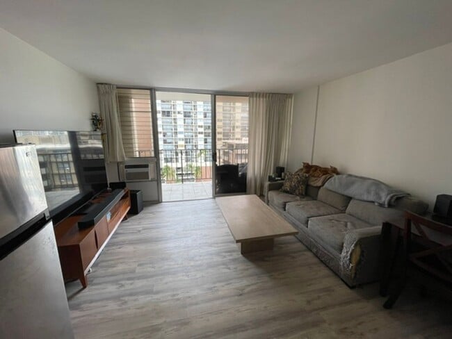 Building Photo - Fresh Waikiki Studio Unfurnished w/ secured parking & incredible amenities !