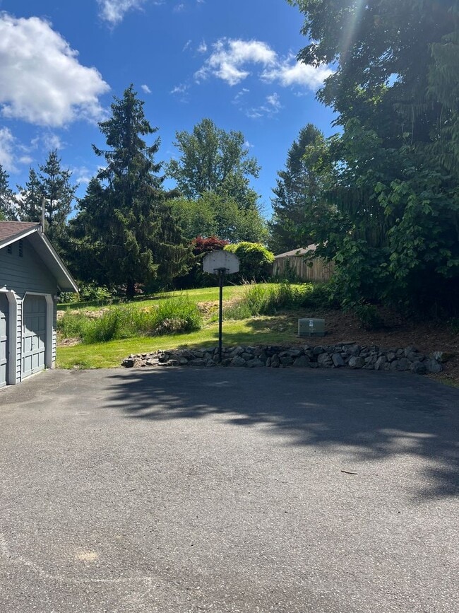 Building Photo - 3 bedroom 2.5 bathroom Home in Lake Steven...