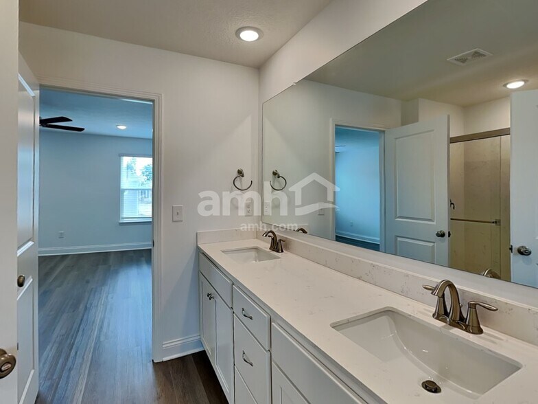 Building Photo - 405 Golden Maple Pl