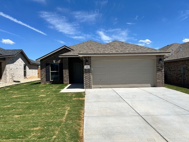 Building Photo - 3 bed 2 bath - Frenship ISD
