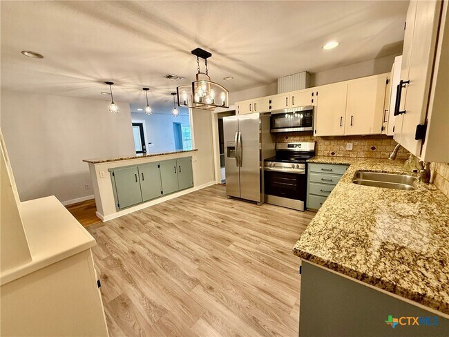 Building Photo - 344 Alves Ln