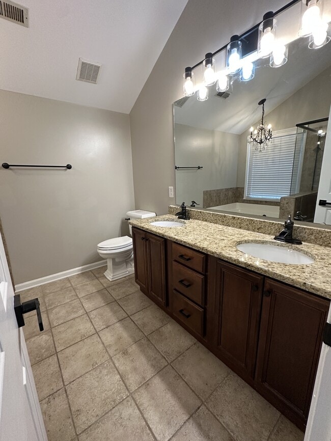 Building Photo - Stunning 4 bedroom 2.5 Bath in Cameron Woods!