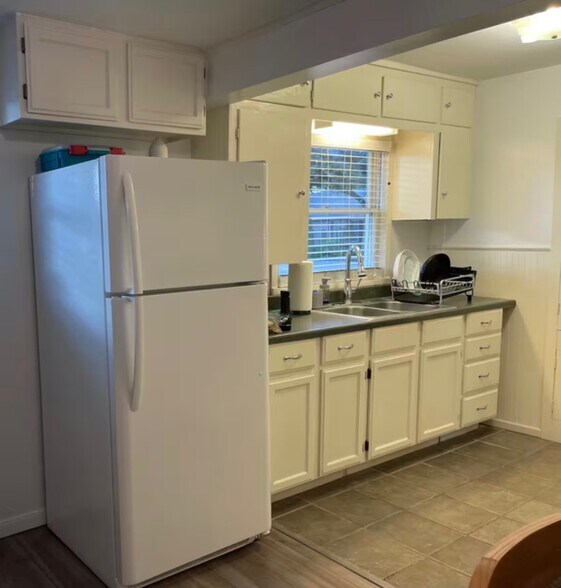 Building Photo - 1515 W Concho Ave