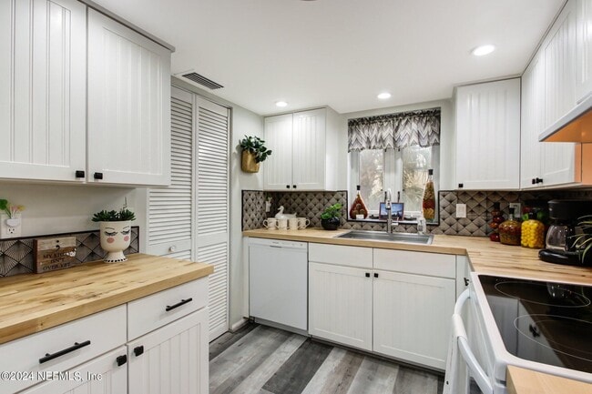 Building Photo - 2912 St Johns Ave