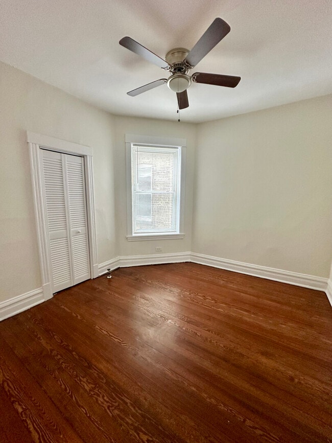 Building Photo - 1311 W Foster Ave