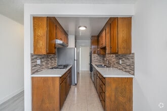 Interior Photo - 309 S Doheny Dr