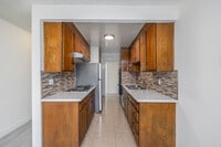 Interior Photo - 309 S Doheny Dr