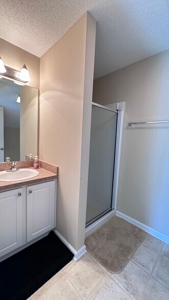Bonus room bath - 145 White Dogwood Ln