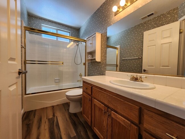 Building Photo - Spacious 4 Bed / 3 Bath Windsor Home