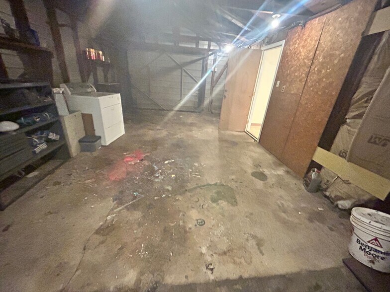 Building Photo - 2652 Merwyn Rd