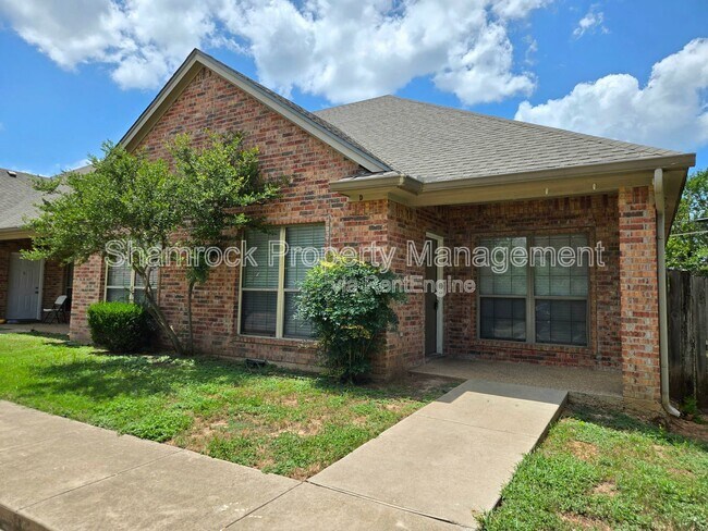 Primary Photo - 2109 Columbus Ave