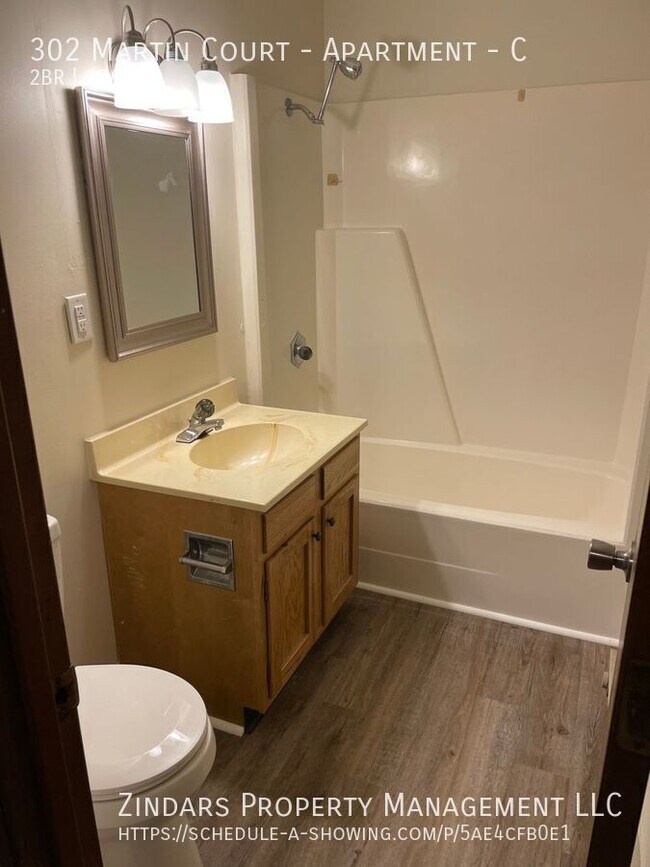 Building Photo - 302 Martin Ct