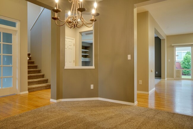 Building Photo - Lakeland Hills 2 Story
