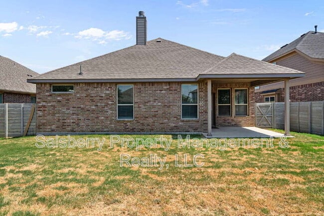Building Photo - 821 Falcon Rd